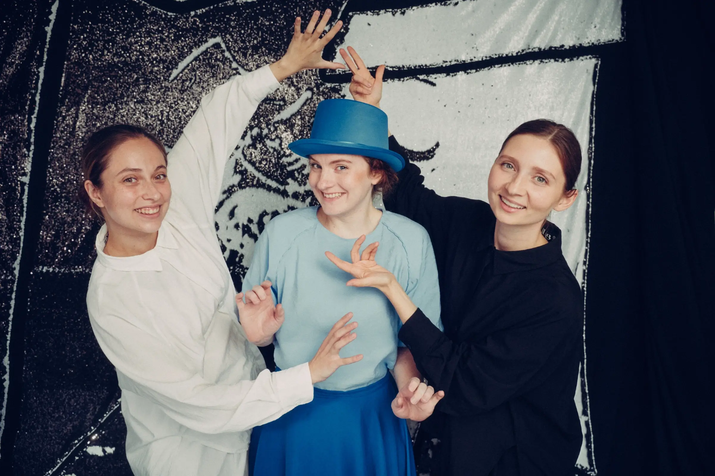 BIELI I CZERNI TANECZNE UKŁADANKI